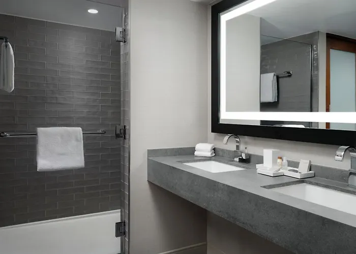 Hotel Renaissance Minneapolis 4*